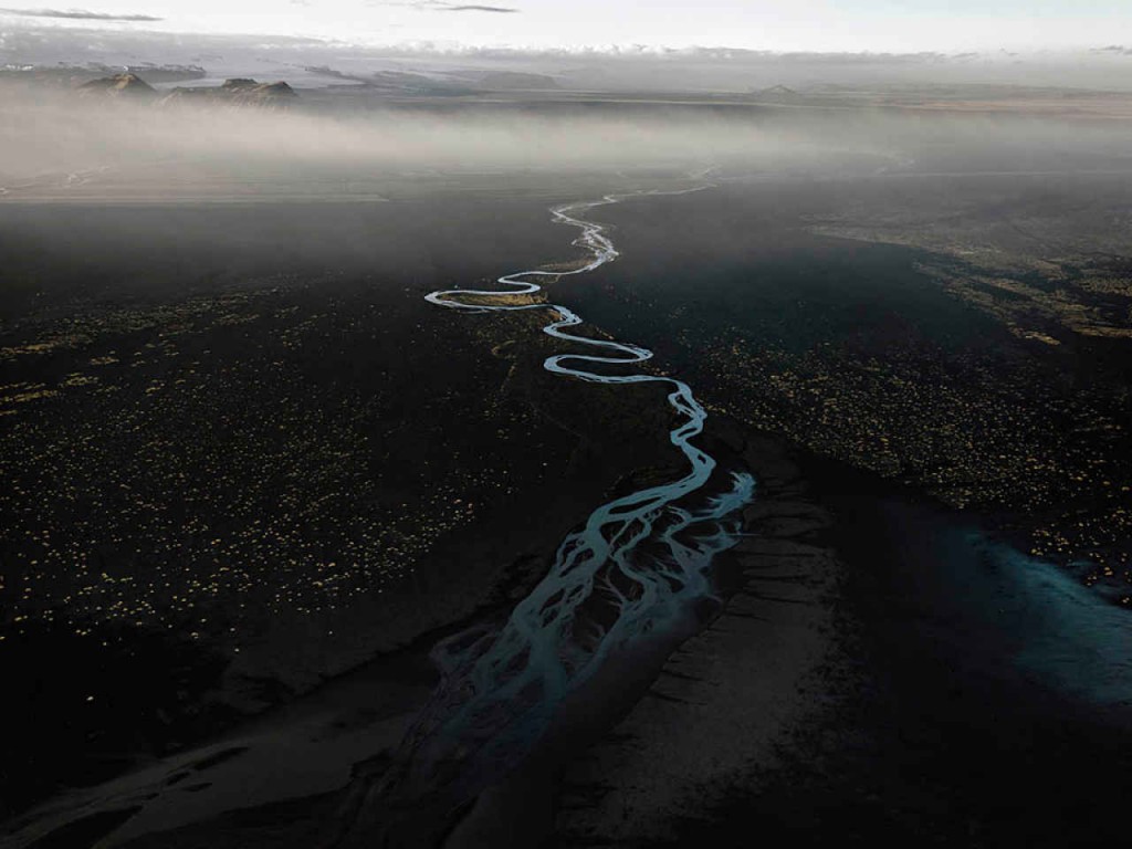 Edward Burtynsky, Dyralaekir River on Myrdalssandur photo parisphoto.com