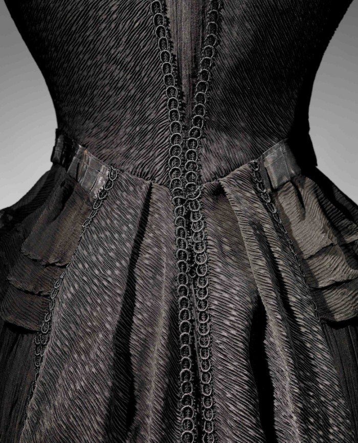 Mourning Dress (Detail), 1902-1904 Black silk crape, black chiffon, black taffeta The Metropolitan Museum of Art, Gift of The New York Historical Society, 1979 (1979.346.93b, c) Photo: © The Metropolitan Museum of Art, by Karin Willis