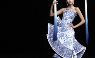 This 2010 creation, inspired by Chinese blue and white porcelain, won the Best National Costume Award at the Miss Universe 2012 pageant. 
photo vogue.it